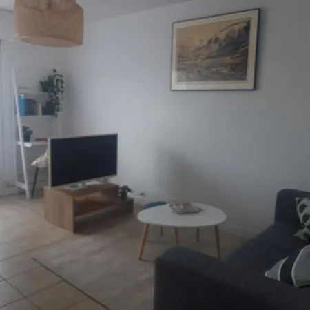 Apartment Avec Terrasse Proche - Aubin Sur